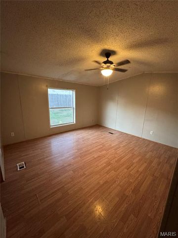 20017 Hartford Rd., Dixon, MO 65459