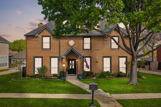 824 Lochmoor Lane, Highland Village, TX 75077