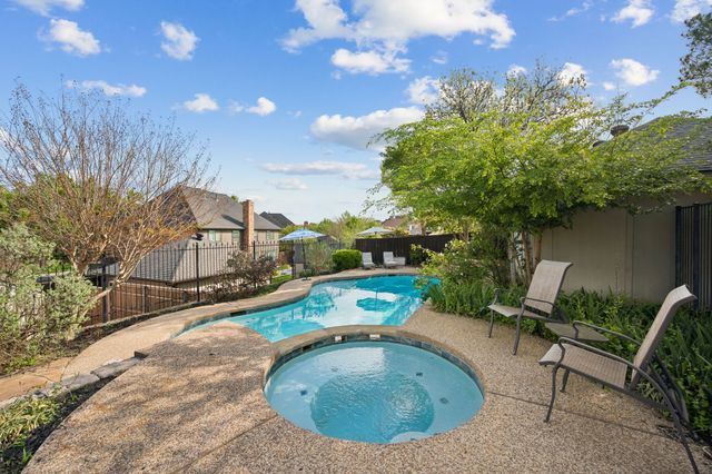 824 Lochmoor Lane, Highland Village, TX 75077