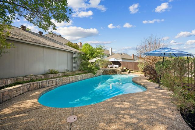 824 Lochmoor Lane, Highland Village, TX 75077