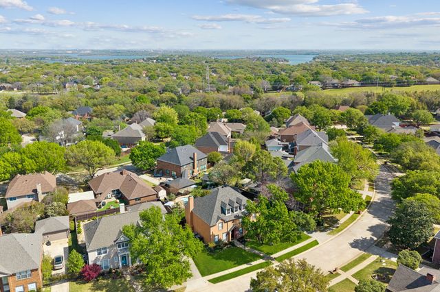 824 Lochmoor Lane, Highland Village, TX 75077