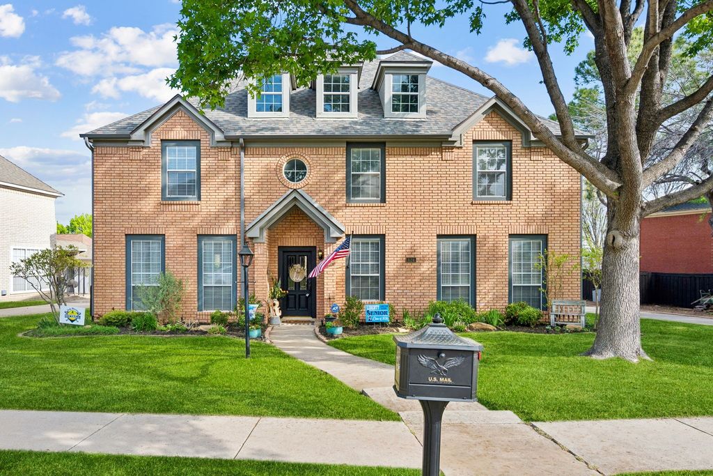 824 Lochmoor Lane, Highland Village, TX 75077