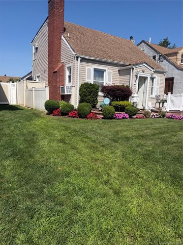 75 Maplewood Avenue, Hempstead, NY 11550
