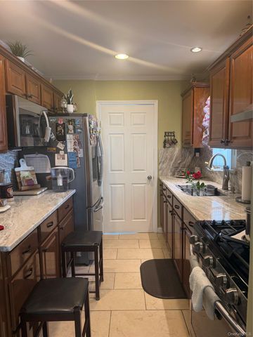 75 Maplewood Avenue, Hempstead, NY 11550