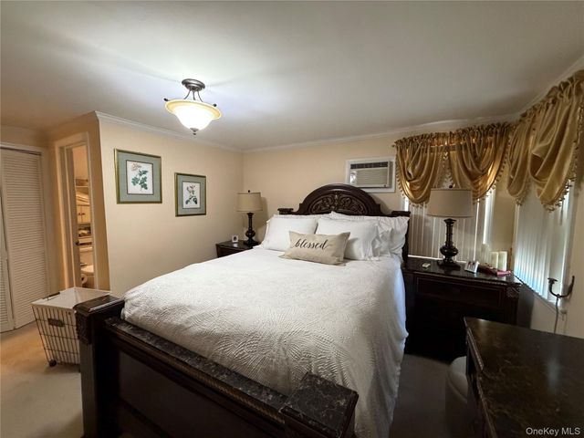 75 Maplewood Avenue, Hempstead, NY 11550