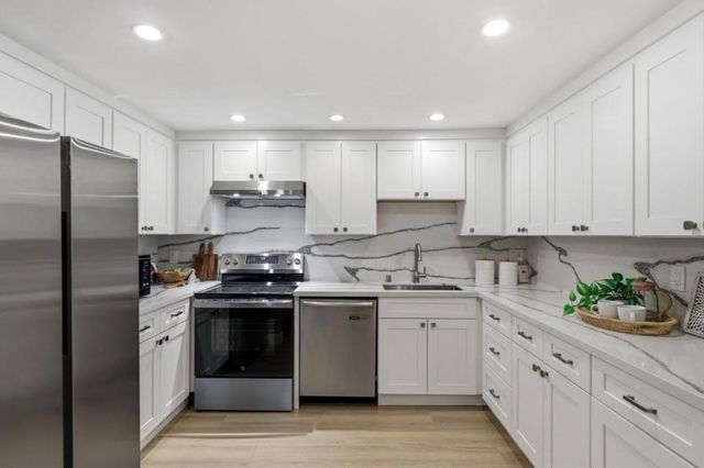 1031 Crestview Drive 106, Mountain View, CA 94040