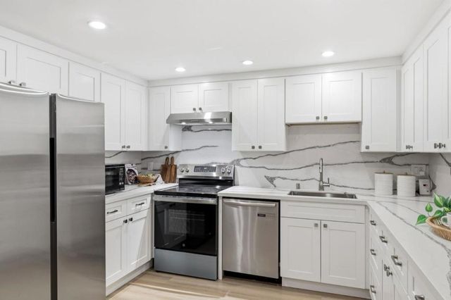 1031 Crestview Drive 106, Mountain View, CA 94040