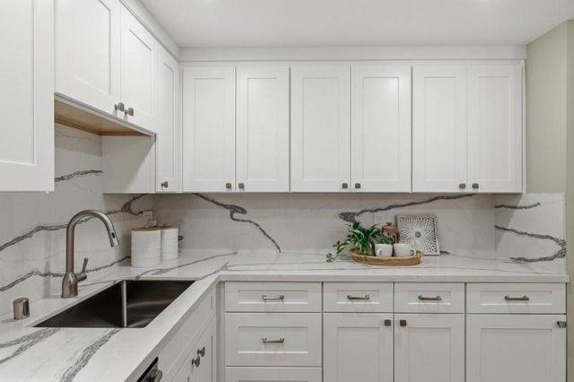 1031 Crestview Drive 106, Mountain View, CA 94040