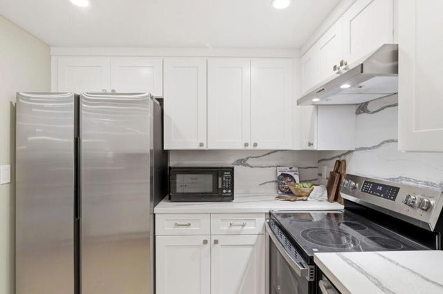 1031 Crestview Drive 106, Mountain View, CA 94040