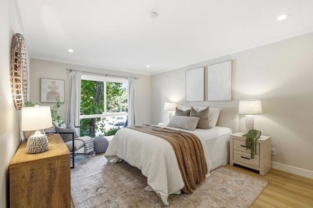 1031 Crestview Drive 106, Mountain View, CA 94040