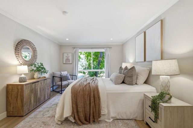 1031 Crestview Drive 106, Mountain View, CA 94040