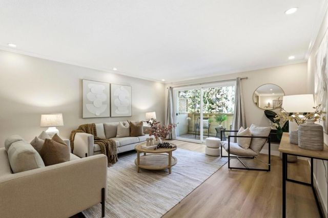 1031 Crestview Drive 106, Mountain View, CA 94040