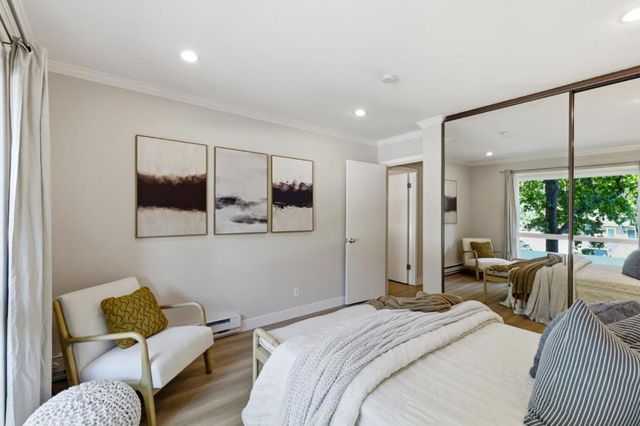 1031 Crestview Drive 106, Mountain View, CA 94040