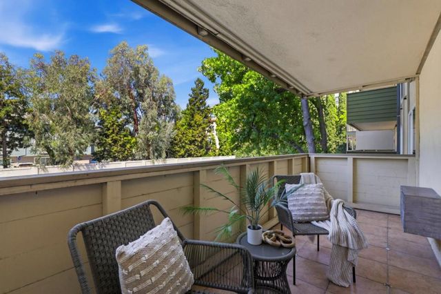 1031 Crestview Drive 106, Mountain View, CA 94040