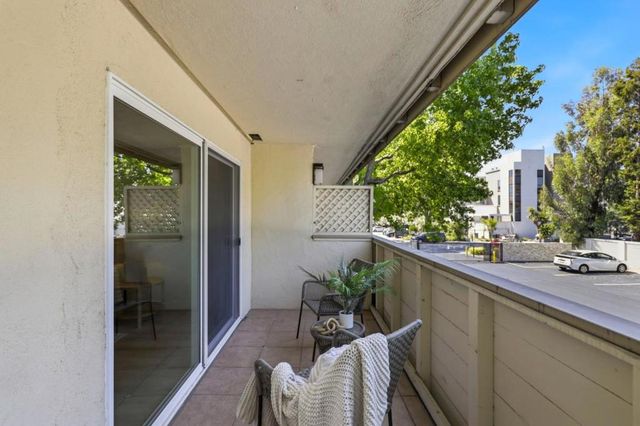 1031 Crestview Drive 106, Mountain View, CA 94040