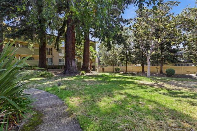 1031 Crestview Drive 106, Mountain View, CA 94040