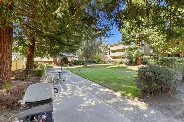 1031 Crestview Drive 106, Mountain View, CA 94040