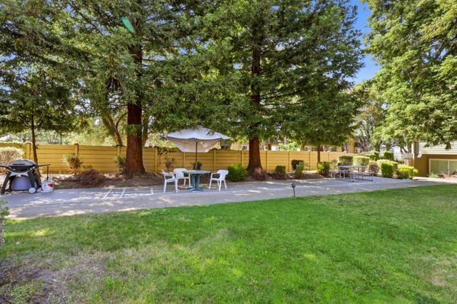 1031 Crestview Drive 106, Mountain View, CA 94040