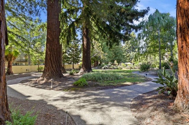 1031 Crestview Drive 106, Mountain View, CA 94040