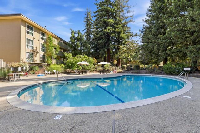 1031 Crestview Drive 106, Mountain View, CA 94040