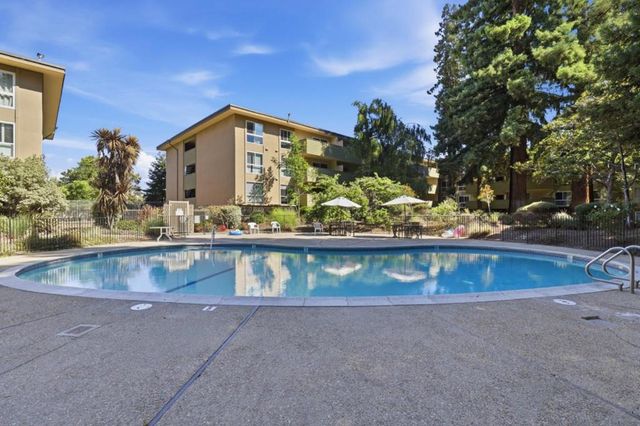 1031 Crestview Drive 106, Mountain View, CA 94040