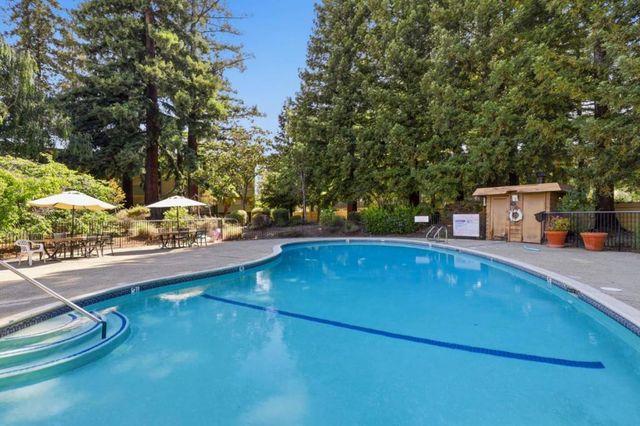 1031 Crestview Drive 106, Mountain View, CA 94040