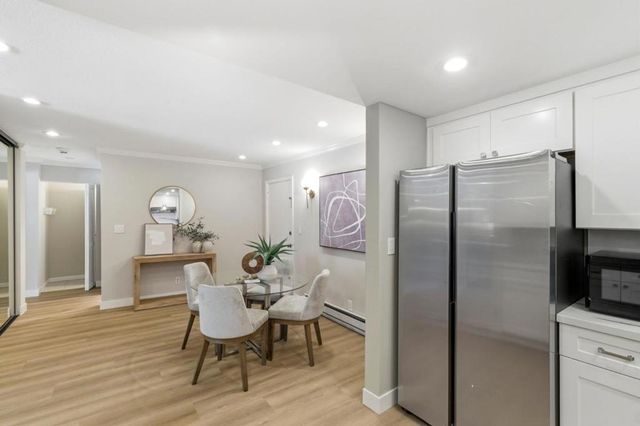 1031 Crestview Drive 106, Mountain View, CA 94040