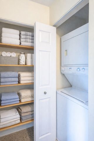 1420 STONEBRIDGE Circle 5N, Wheaton, IL 60189