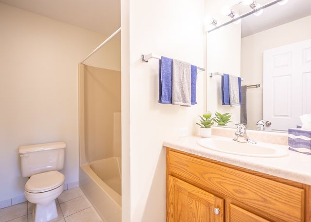 1420 STONEBRIDGE Circle 5N, Wheaton, IL 60189