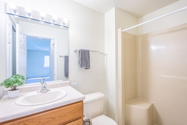 1420 STONEBRIDGE Circle 5N, Wheaton, IL 60189