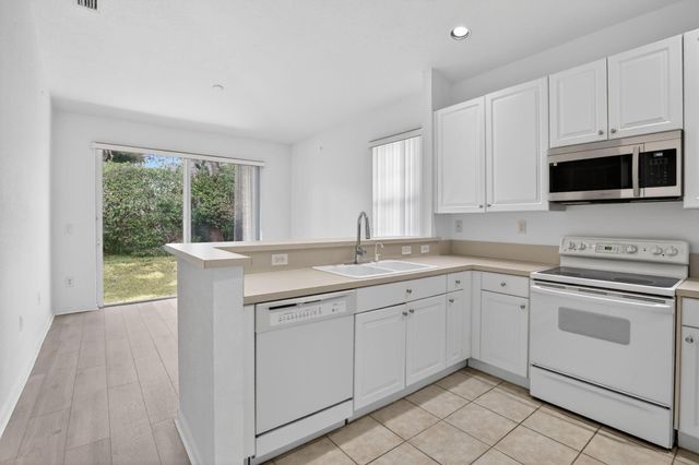 7915 NW 20th Street, Pembroke Pines, FL 33024