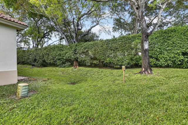 7915 NW 20th Street, Pembroke Pines, FL 33024