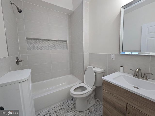 962 CARVER ST, Philadelphia, PA 19124