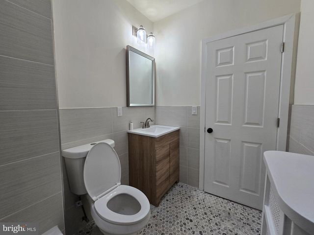 962 CARVER ST, Philadelphia, PA 19124