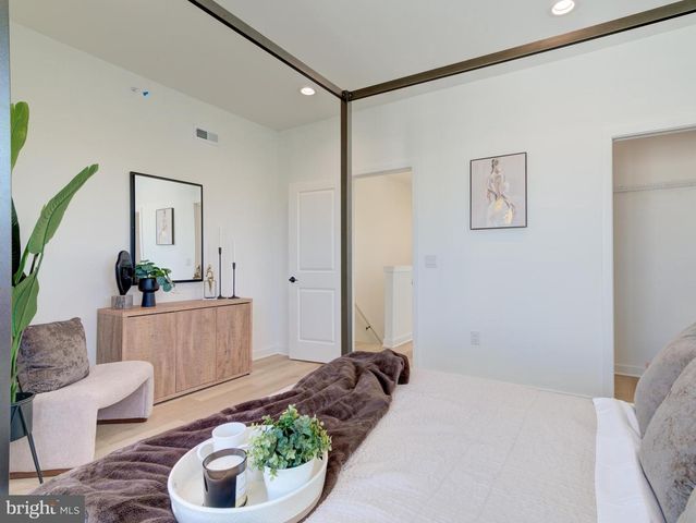 1551 S DOVER ST, Philadelphia, PA 19146