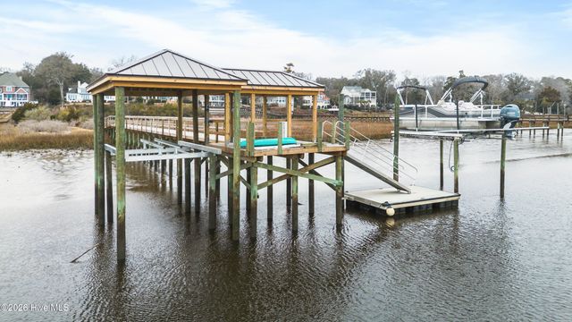 1254 Harbour Gate South SW, Calabash, NC 28467