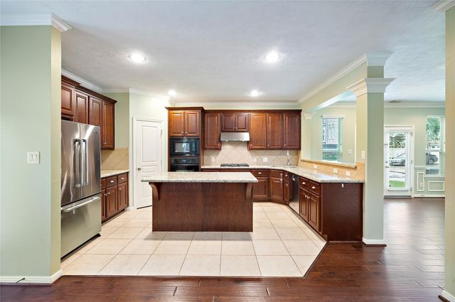 2626 Couch Street, Houston, TX 77008