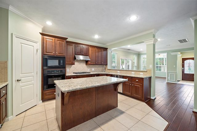 2626 Couch Street, Houston, TX 77008