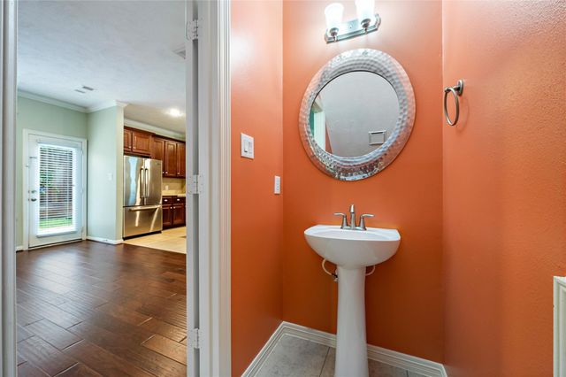 2626 Couch Street, Houston, TX 77008