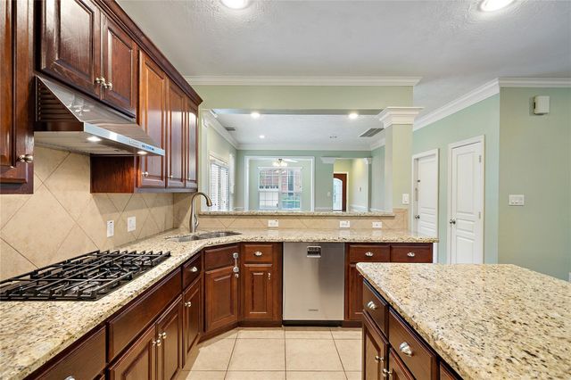 2626 Couch Street, Houston, TX 77008