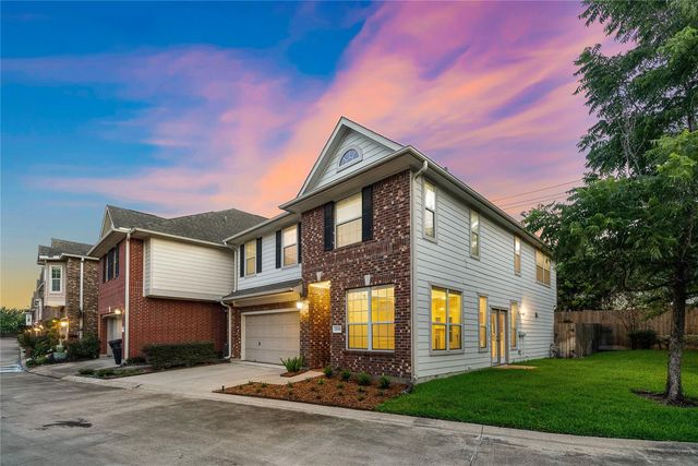 2626 Couch Street, Houston, TX 77008