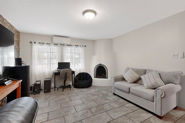 2551 Camino Cabestro, Santa Fe, NM 87505