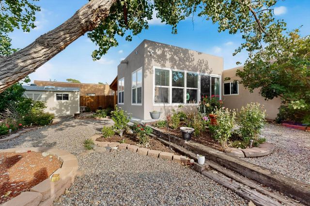 2551 Camino Cabestro, Santa Fe, NM 87505