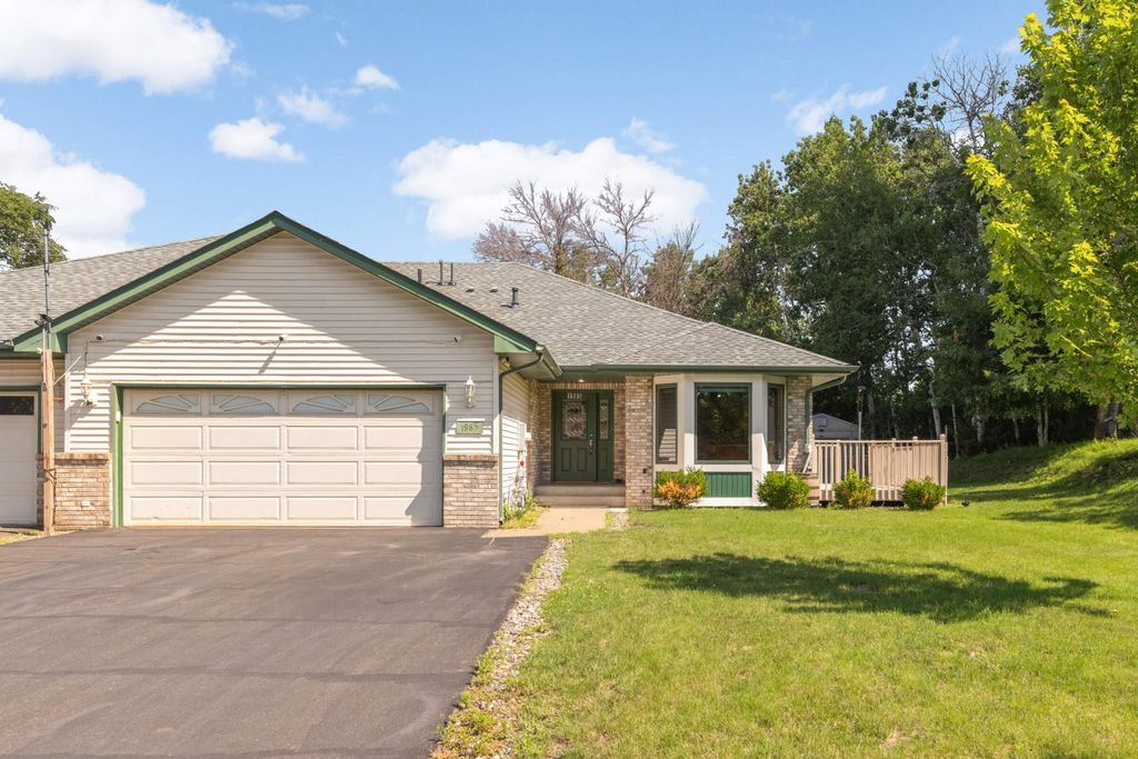 1985 Cope Avenue E, Maplewood, MN 55109