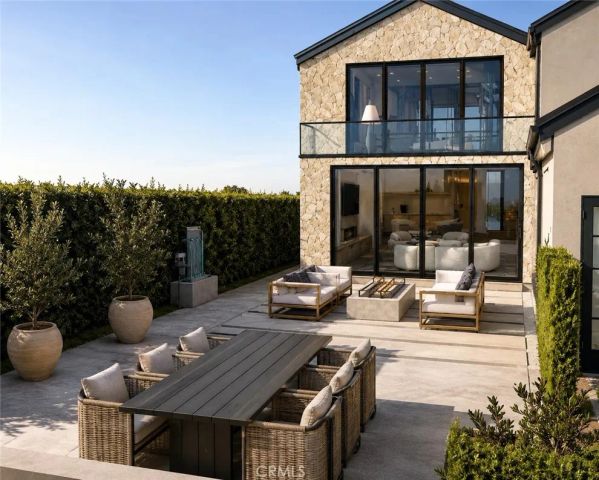 2055 Parnell, Los Angeles, CA 90025