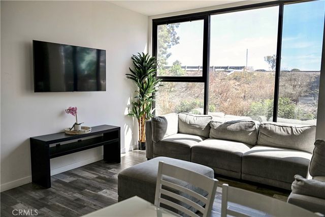 2336 S Longwood, Los Angeles, CA 90016
