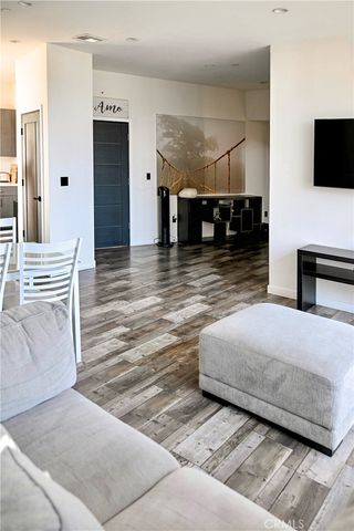 2336 S Longwood, Los Angeles, CA 90016