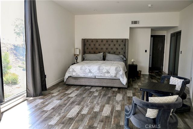 2336 S Longwood, Los Angeles, CA 90016