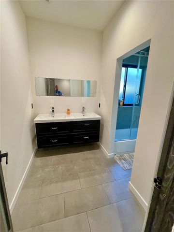 2336 S Longwood, Los Angeles, CA 90016
