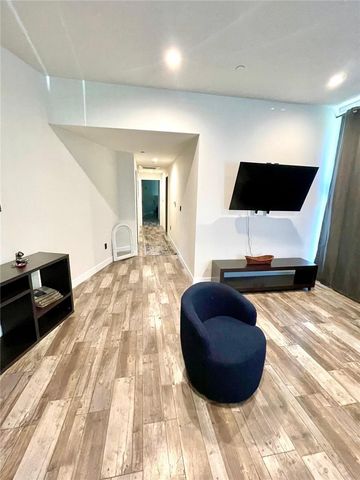 2336 S Longwood, Los Angeles, CA 90016